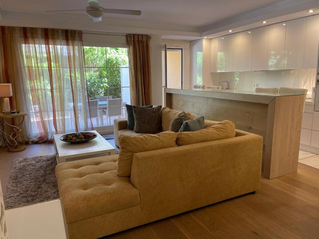 Marbella Playa Residencial Con Piscinaアパートメント エクステリア 写真